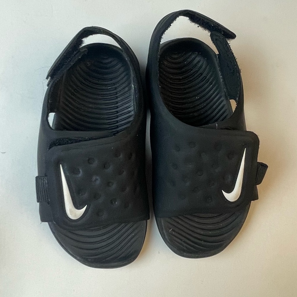 Nike Black Unisex Velcro Strap Sandals Size 6c
